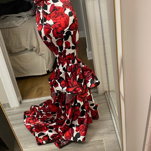 Michael Costello Gown 💃🏻 - Picture 7 of 8